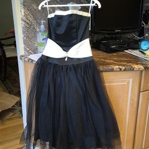 Jessica McClintock black/white dressy dress sz 1/2